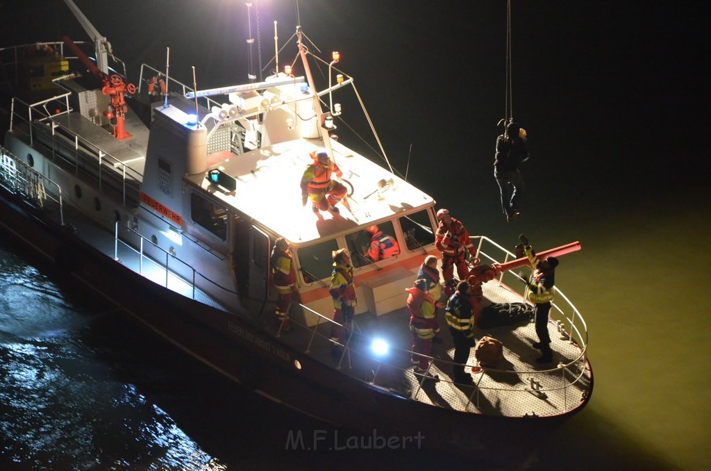 Einsatz BF Hoehenretter Koelner Seilbahn Hoehe Zoobruecke P2457.JPG